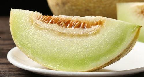 网红在景区吃蜜瓜视频,甜蜜瞬间引网友热议 第1张 网红在景区吃蜜瓜视频,甜蜜瞬间引网友热议 第1张